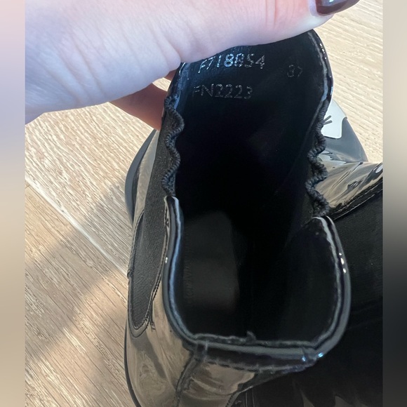 ALEXANDER MCQUEEN Alexander Mcqueen
patent ankle boots - Picture 12 of 12